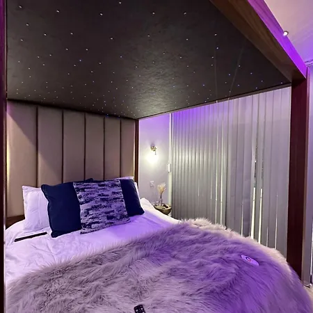 The Opulence * Bradford (West Yorkshire)